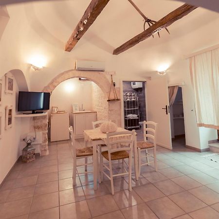 Trulli Antichi Mestieri - Widespread Trulli In The Historic Center Bed and Breakfast Alberobello Eksteriør billede