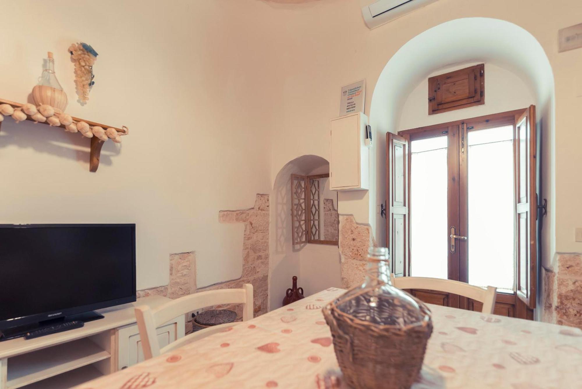 Trulli Antichi Mestieri - Widespread Trulli In The Historic Center Bed and Breakfast Alberobello Eksteriør billede