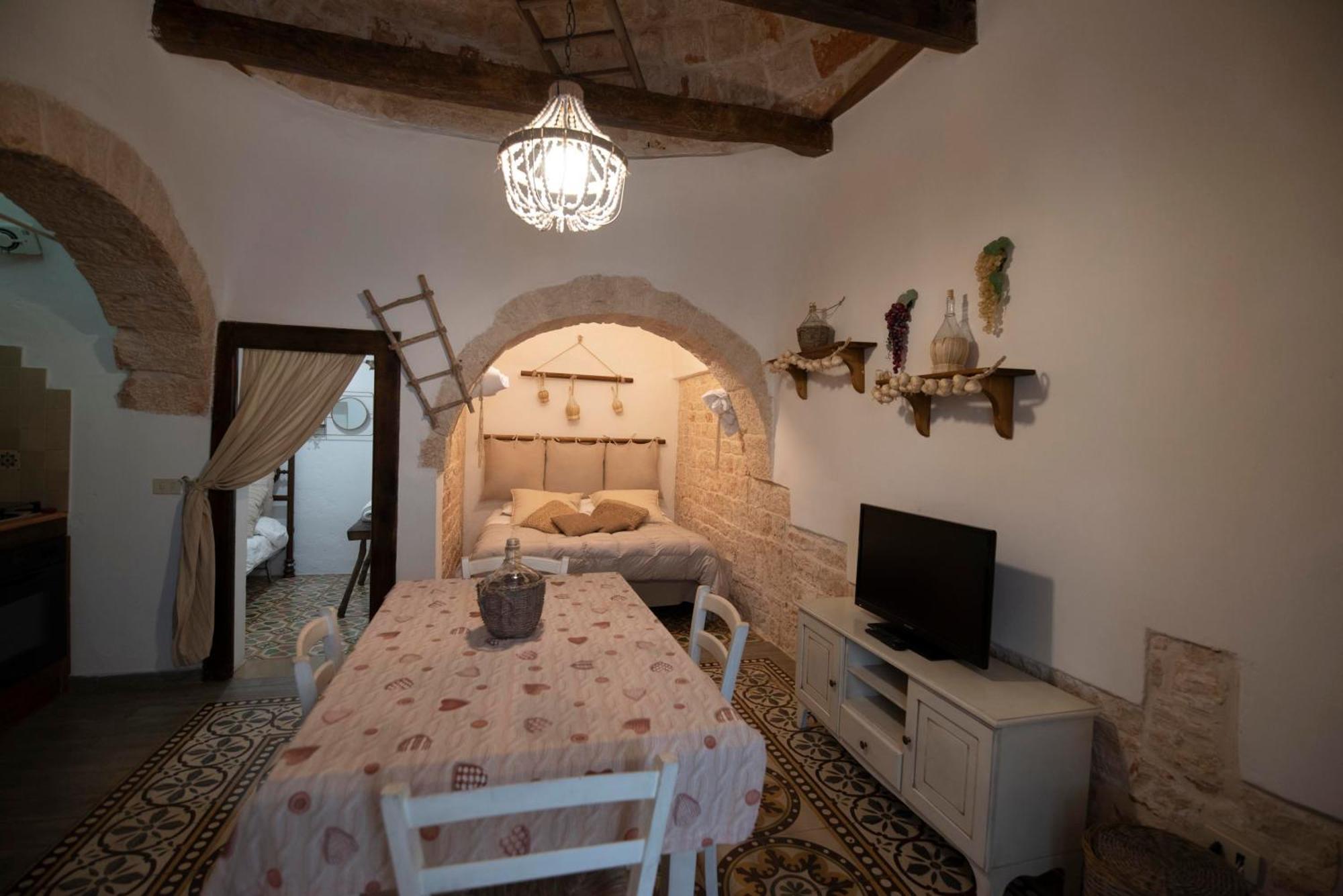Trulli Antichi Mestieri - Widespread Trulli In The Historic Center Bed and Breakfast Alberobello Eksteriør billede
