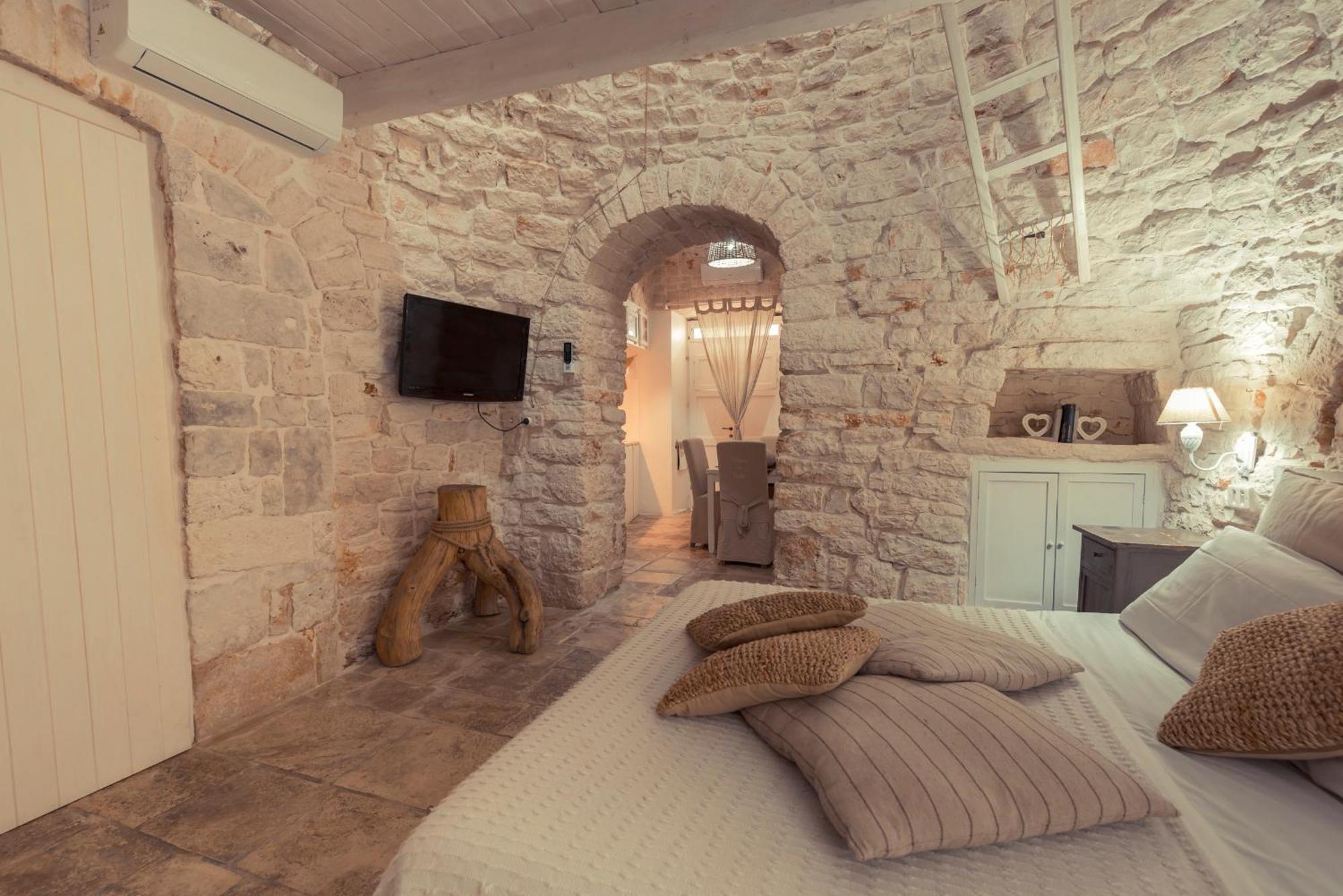 Trulli Antichi Mestieri - Widespread Trulli In The Historic Center Bed and Breakfast Alberobello Eksteriør billede