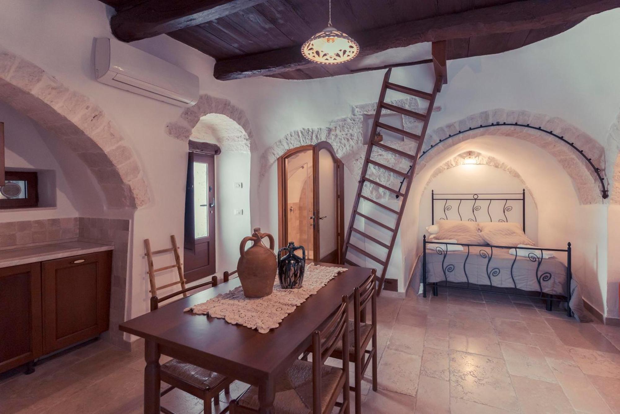 Trulli Antichi Mestieri - Widespread Trulli In The Historic Center Bed and Breakfast Alberobello Eksteriør billede