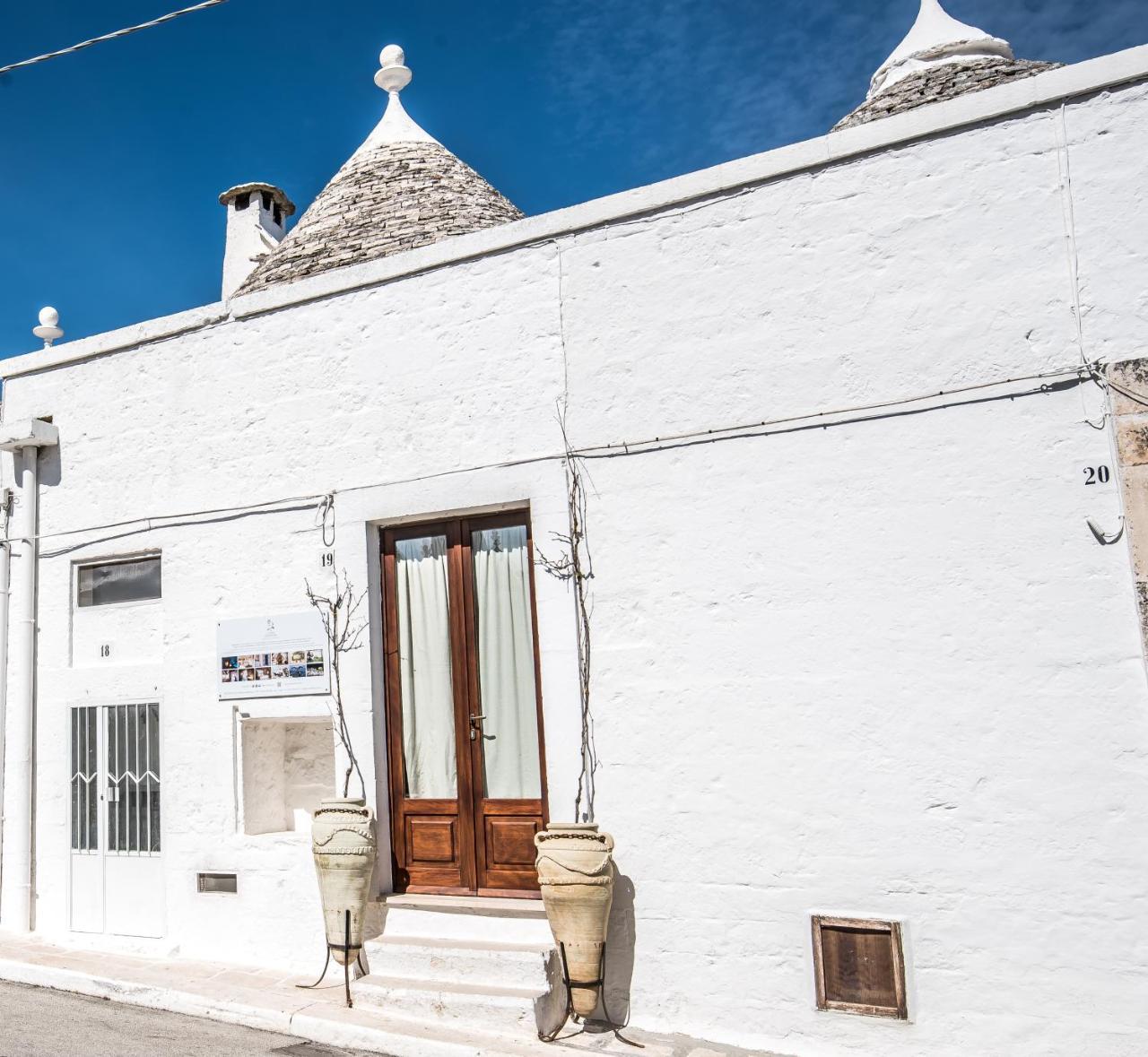 Trulli Antichi Mestieri - Widespread Trulli In The Historic Center Alberobello Eksteriør billede