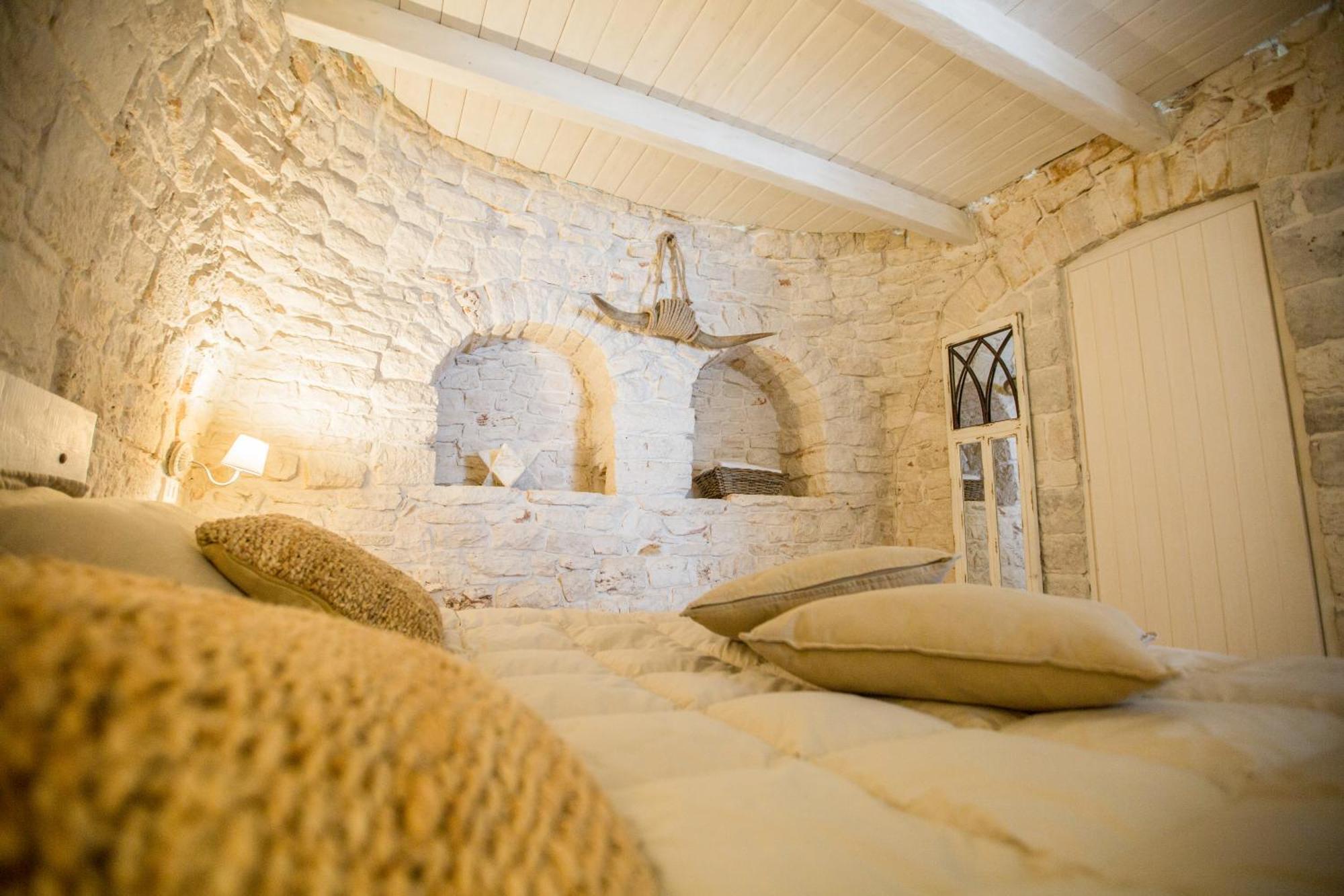 Trulli Antichi Mestieri - Widespread Trulli In The Historic Center Bed and Breakfast Alberobello Eksteriør billede